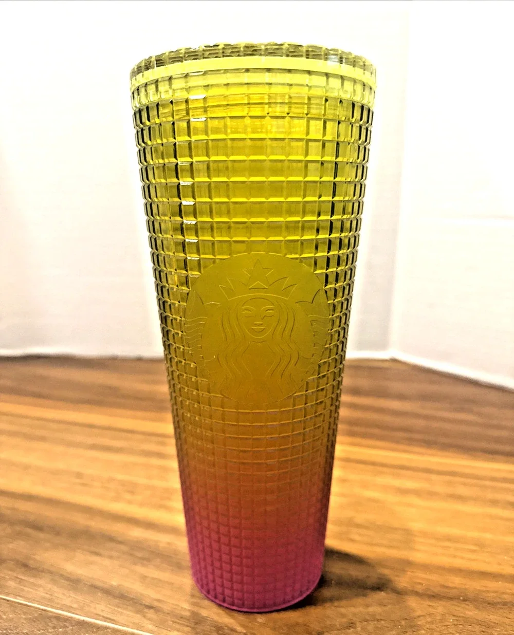 Starbucks Tumbler Cup 650ml Gradient Yellow Pink Textured Plastic Cold Cup Lid